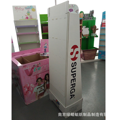定制化展示方案 紙板掛鉤陳列架在襪子鞋子外貿(mào)促銷中的創(chuàng)新應(yīng)用